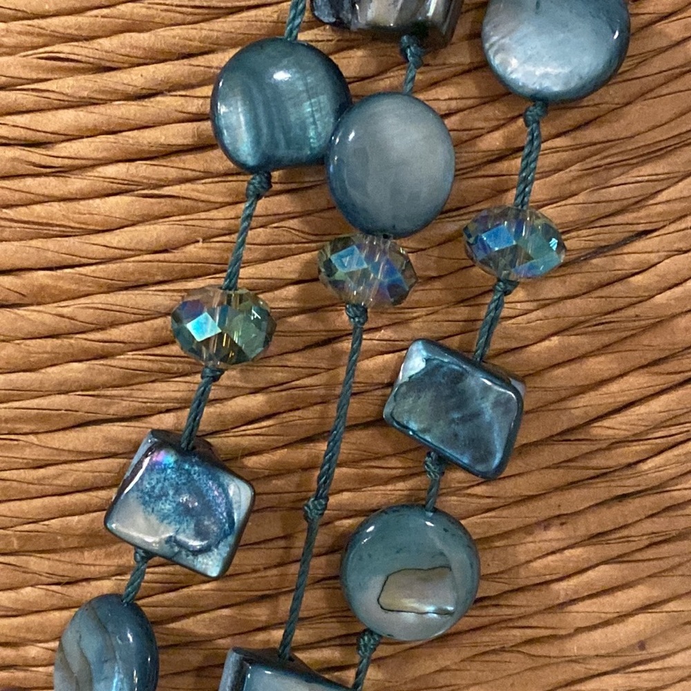 Blue Shell Bead Necklace - Picture 3 of 7